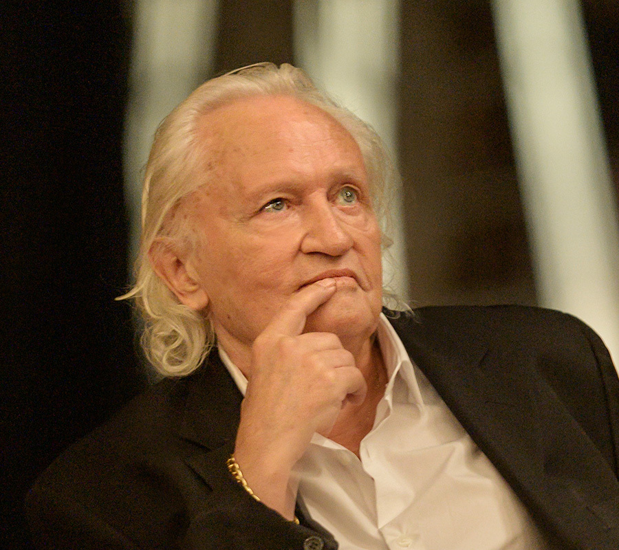 ニエル・アレストリュプ （チェリビダッケ役）Niels Arestrup